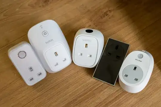 Smart plug array