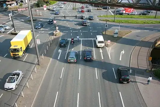 photo of crossing with traffic light showing space between stop line, traffic light and actual beginning of the intersection