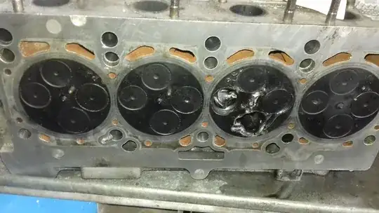 Only one combustion chamber shows any signs of valves contacting pistons
