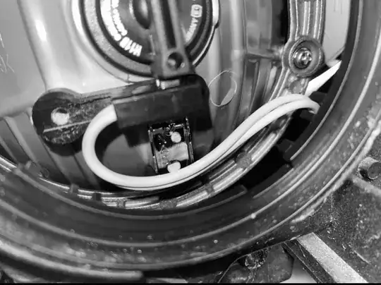 This design does not correspond with any 2012 Kia Rio headlight tutorials that I have been able to find.