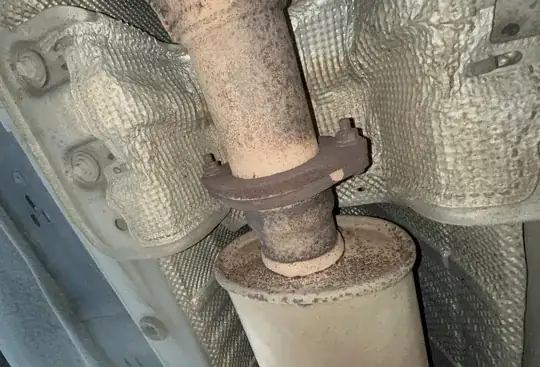 Muffler entry pipe flange to catalytic converter exit pipe flange showing the layout of the nuts in situ