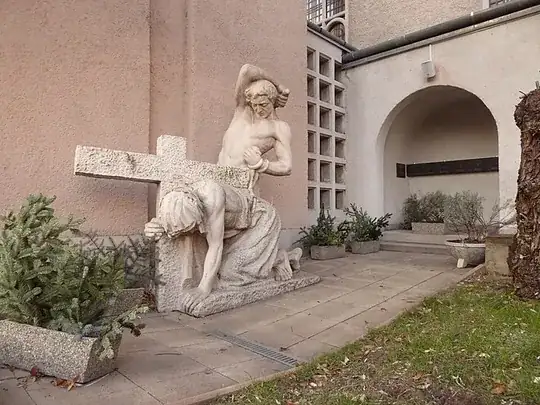 (photo of the garden with the statue)