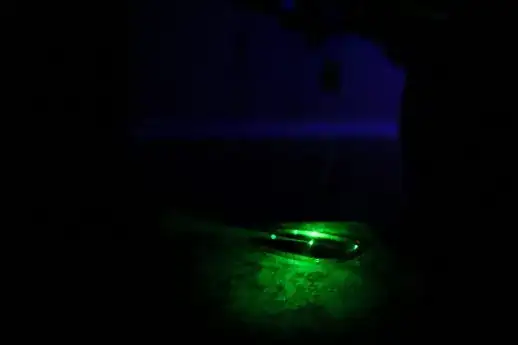 laser reflecting from mirror at an obtuse angle