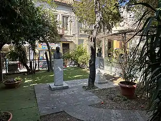 Two busts in a city garden