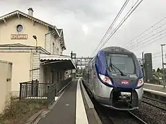 TER Auvergne-Rhône-Alpes train at the platform