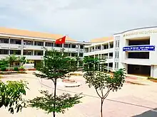 Buildings and a courtyard in the Nguyen Quang Dieu High School